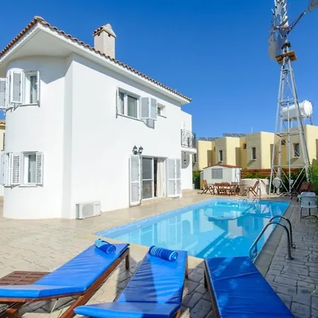 Imagine Your Family Renting A Luxury Holiday Close To Paralimni's Main Attractions, 1196