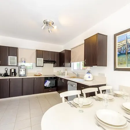 Imagine Your Family Renting A Luxury Holiday Close To Paralimni's Main Attractions, 1196 Παραλίμνι