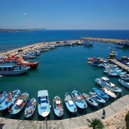 빌라 Imagine Your Family Renting A Luxury Holiday Close To Paralimni's Main Attractions, 1196 파라림니