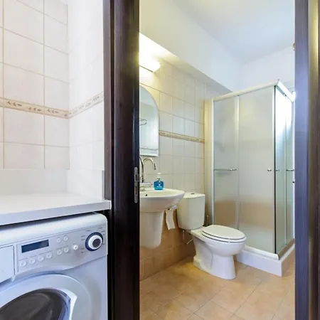 Imagine Your Family Renting A Luxury Holiday Close To Paralimni's Main Attractions, 1196 빌라