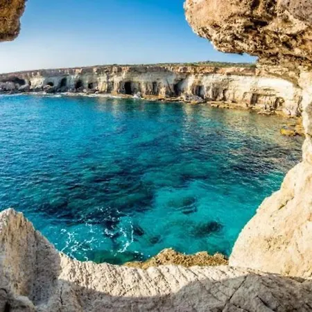 Imagine Your Family Renting A Luxury Holiday Close To Paralimni's Main Attractions, 1196 빌라